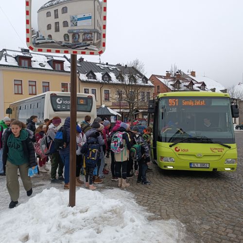 Linka 9951 Milovníci zimních sportů mohou využít pravidelné nebo posílené linky.