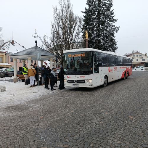 Milovníci zimních sportů mohou využít pravidelné nebo posílené linky.