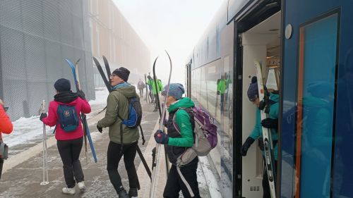 Cestujeme ohleduplně ve veřejné dopravě: Přeprava zavazadel, spoluzavazadel, kočárků, jízdních kol a koloběžek.